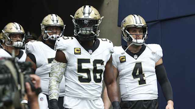 Demario Davis (56) and quarterback Derek Carr (4)